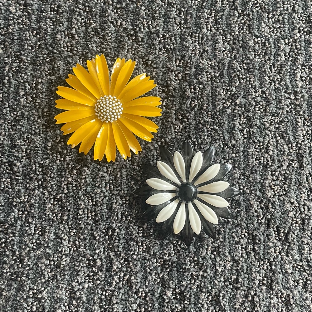 Vintage Mental Flower Brooches